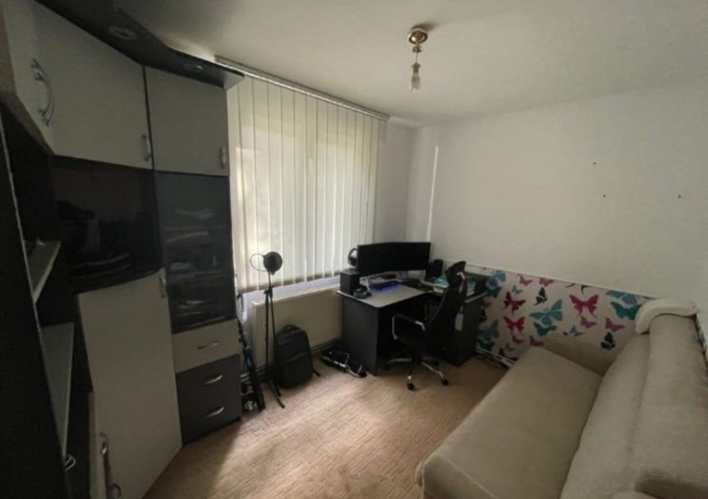 De inchiriat apartament 3camere Dambu