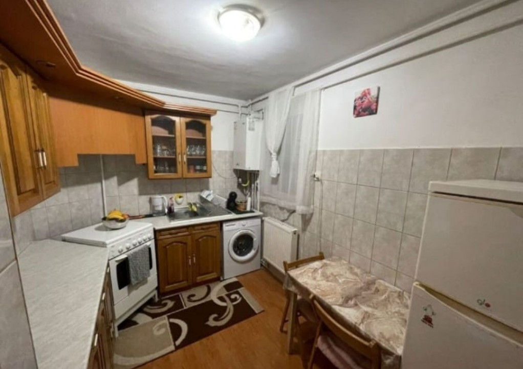 De inchiriat apartament 3camere Dambu