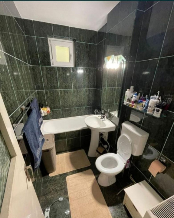 De inchiriat apartament 3camere Dambu