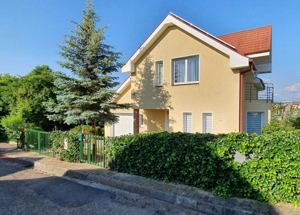 De vanzare Casa Livezeni