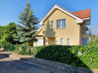 De vanzare Casa Livezeni