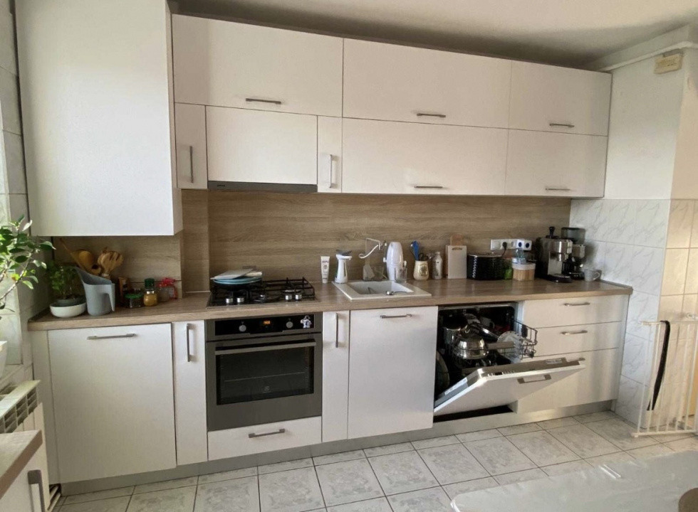 De inchiriat apartament 3 camere Pandurilor 