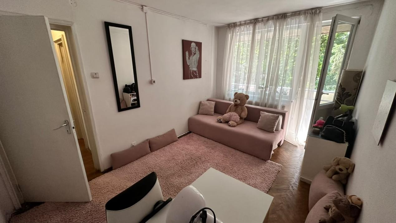 De vanzare apartament cu 3 camere zona Dacia [ Farcas Dumitrita - 0750407511]