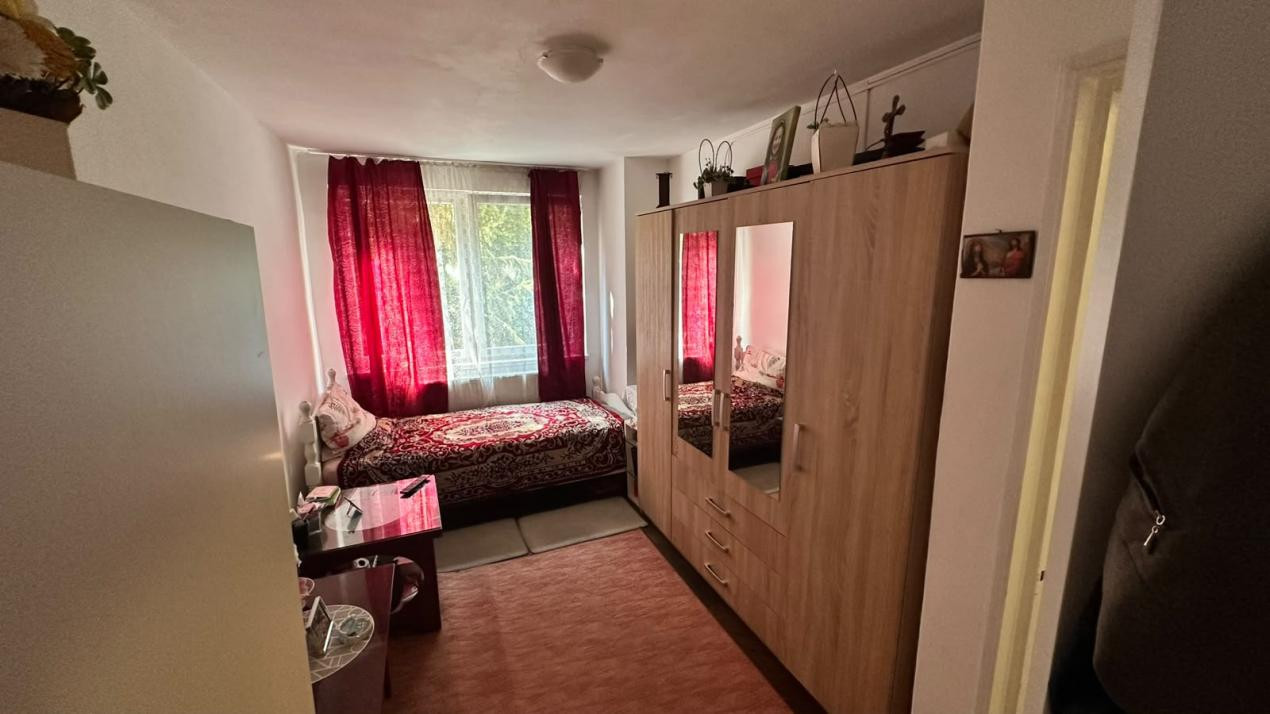 De vanzare apartament cu 3 camere zona Dacia [ Farcas Dumitrita - 0750407511]