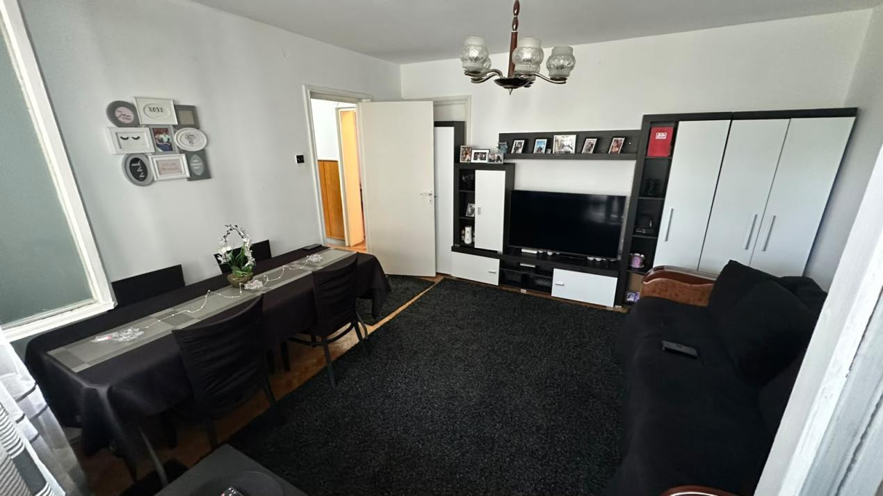 De vanzare apartament cu 3 camere zona Dacia [ Farcas Dumitrita - 0750407511]