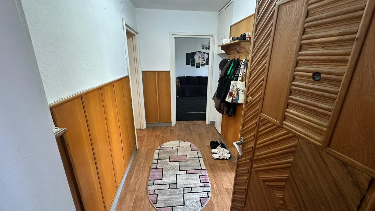 De vanzare apartament cu 3 camere zona Dacia [ Farcas Dumitrita - 0750407511]