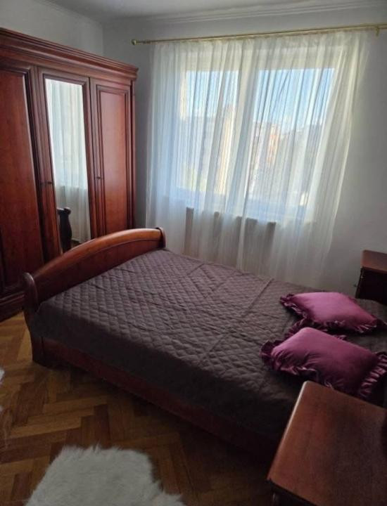 De inchiriat apartament cu 3 camere Bul. Pandurilor[Farcas Dumitrita-0750407511]
