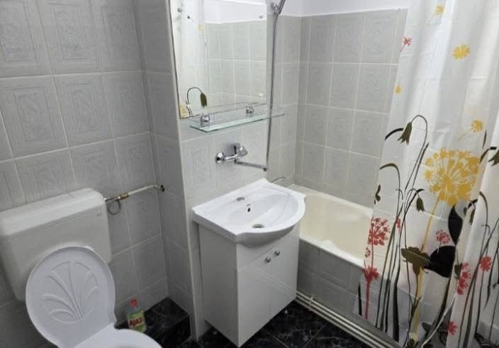 De inchiriat apartament cu 3 camere Bul. Pandurilor[Farcas Dumitrita-0750407511]