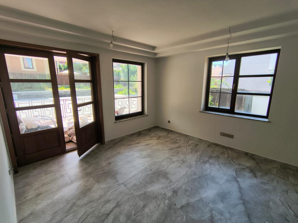 De Inchiriat casa / clinica zona Platoul Cornesti 