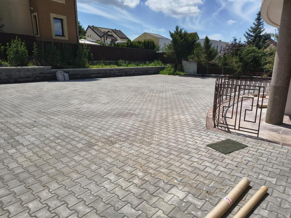 De Inchiriat casa / clinica zona Platoul Cornesti 