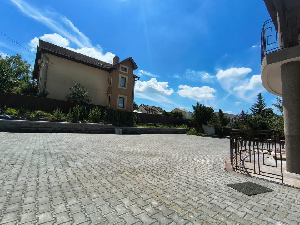 De Inchiriat casa / clinica zona Platoul Cornesti 