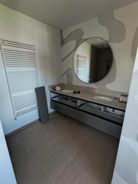 De Inchiriat casa / clinica zona Platoul Cornesti 