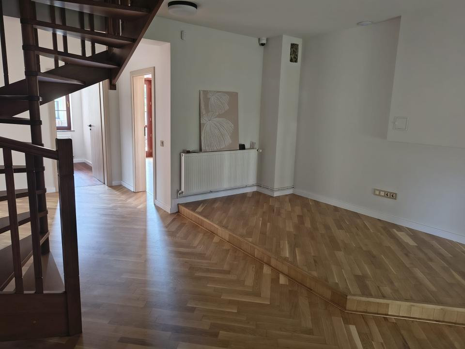 De Inchiriat casa / clinica zona Platoul Cornesti 