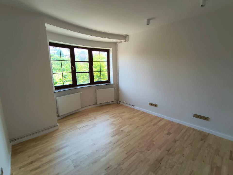 De Inchiriat casa / clinica zona Platoul Cornesti 