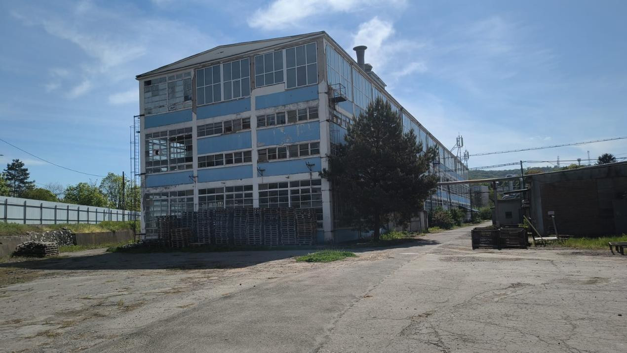 De Inchiriat spat comerciale pe platforma veche Mobex 