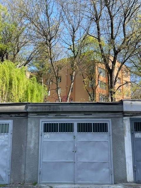 GARAJ DE INCHIRIAT ZONA CORNISA 