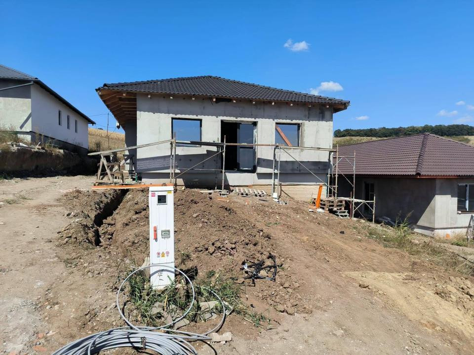 De Vanzari casa semifinisata in Sancraiu de Mures zona Vale 