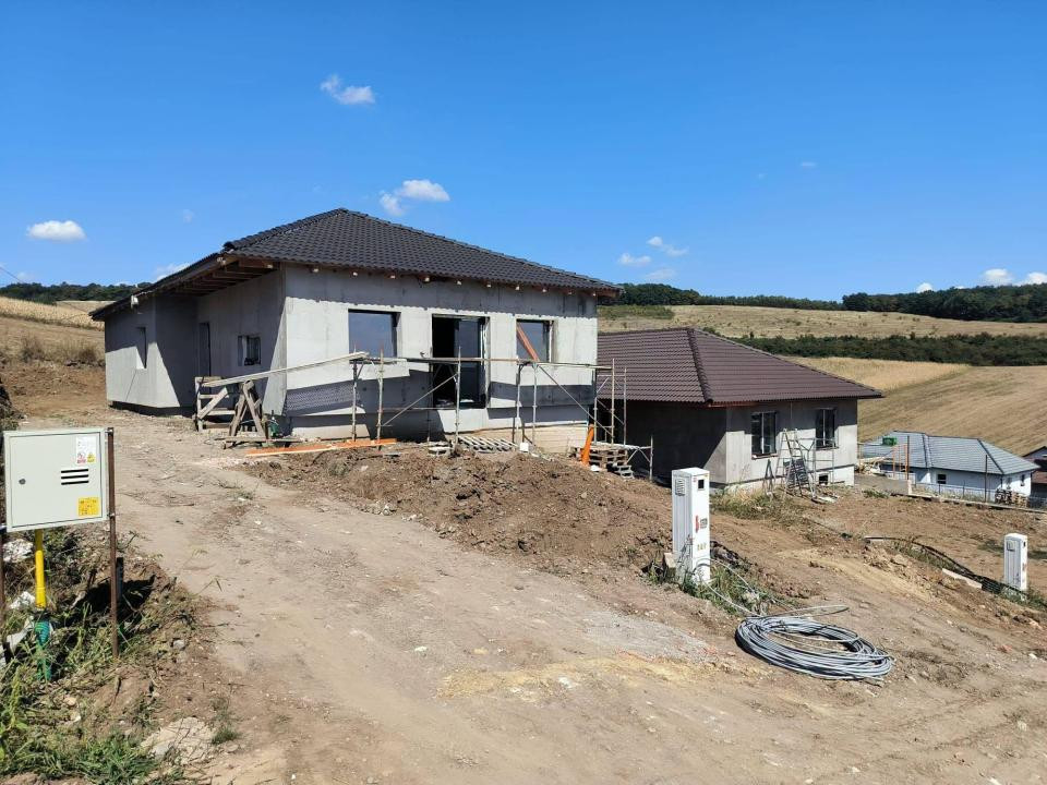 De Vanzari casa semifinisata in Sancraiu de Mures zona Vale 