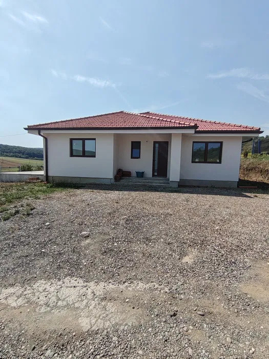 Casa zona Livezeni semifinisată 