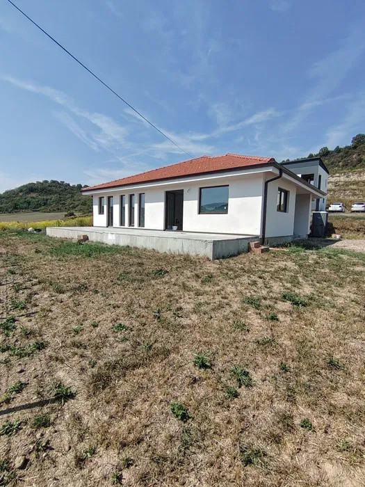 Casa zona Livezeni semifinisată 
