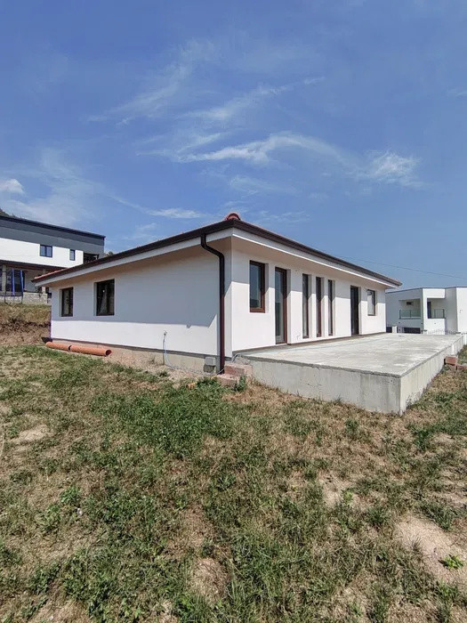 Casa zona Livezeni semifinisată 