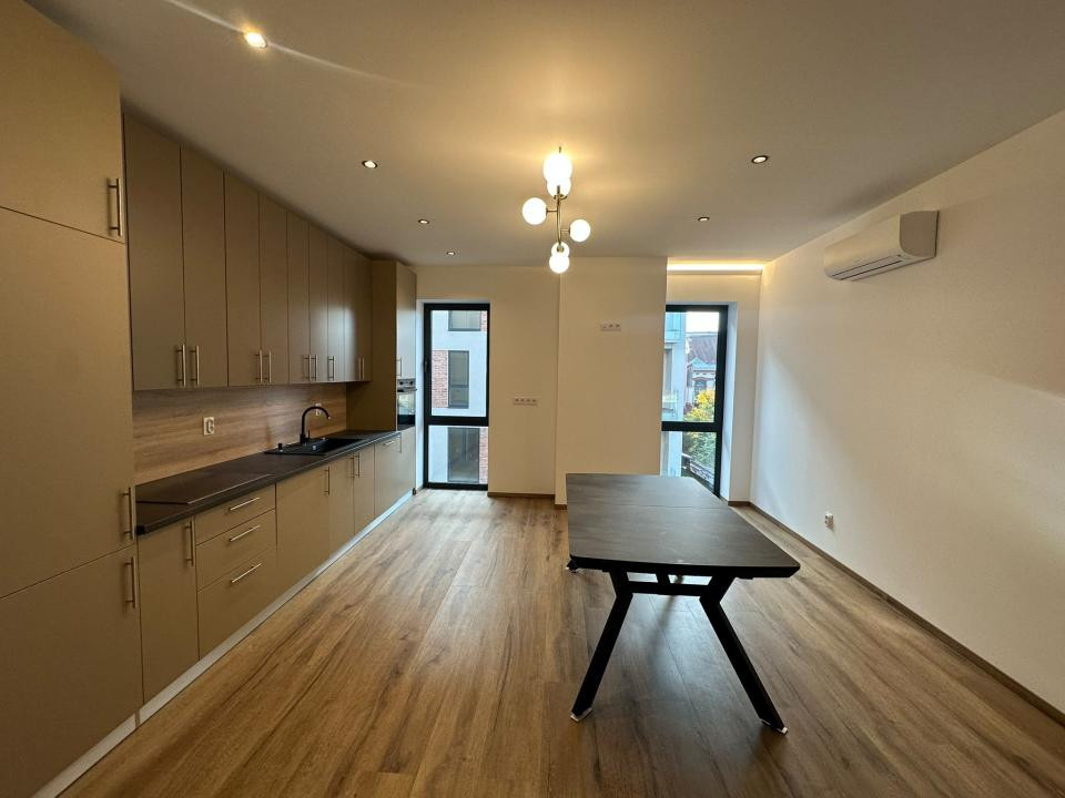 APARTAMENT 3 CAMERE ( MELISA 0750407511)