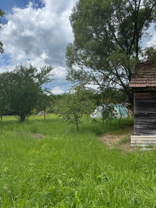 Casă spațioasă cu teren generos de 25 ari 