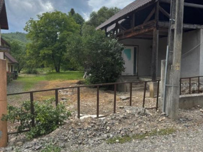 Casă spațioasă cu teren generos de 25 ari 