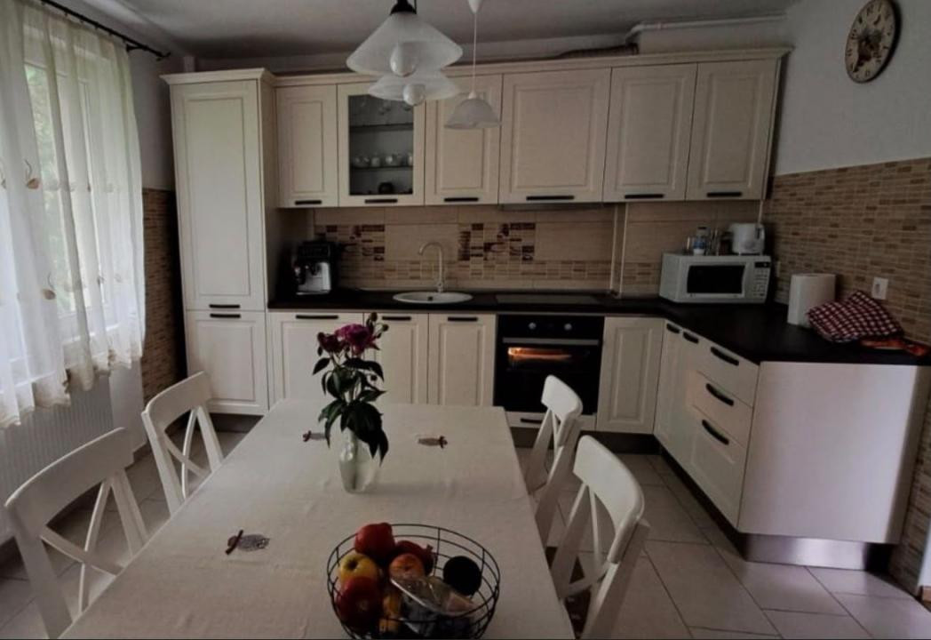 APARTAMENT 3 CAMERE DE INCHIRIAT ( MELISA 0750407511)