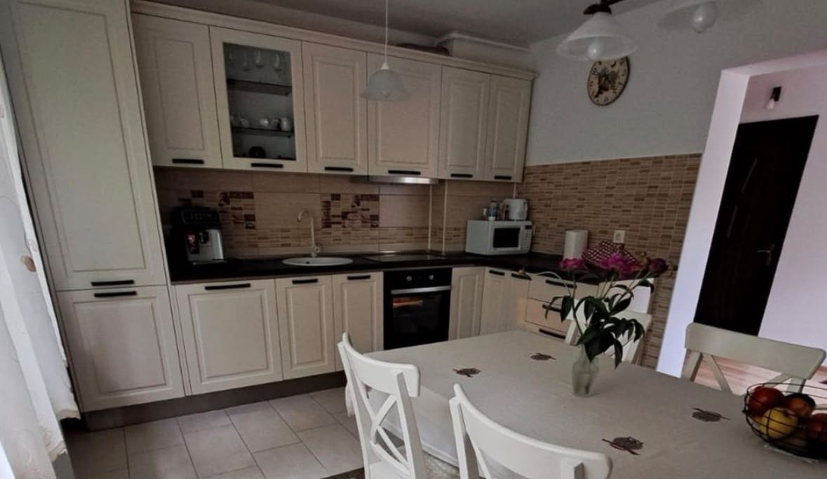 APARTAMENT 3 CAMERE DE INCHIRIAT ( MELISA 0750407511)