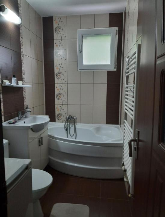 APARTAMENT 3 CAMERE DE INCHIRIAT ( MELISA 0750407511)