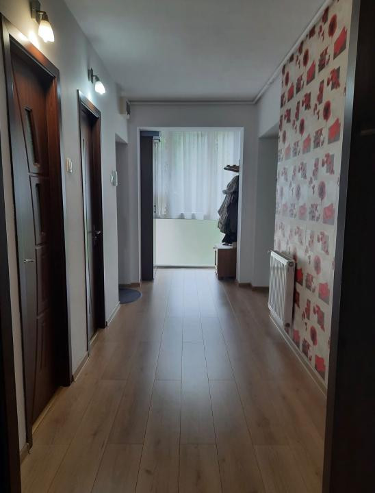APARTAMENT 3 CAMERE DE INCHIRIAT ( MELISA 0750407511)