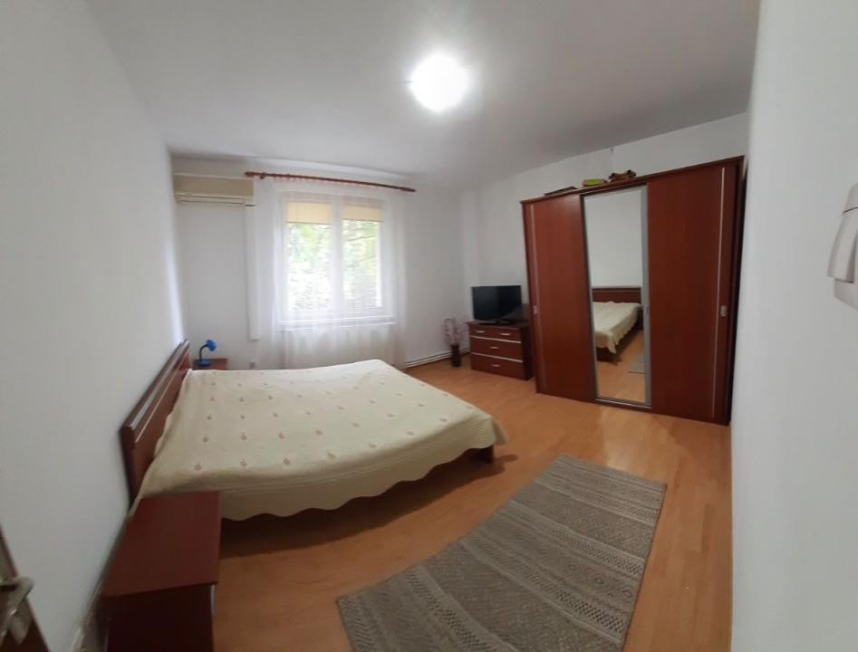 APARTAMENT 3 CAMERE DE INCHIRIAT ( MELISA 0750407511)