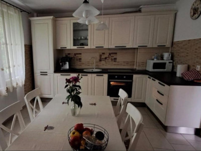 APARTAMENT 3 CAMERE DE INCHIRIAT ( MELISA 0750407511)