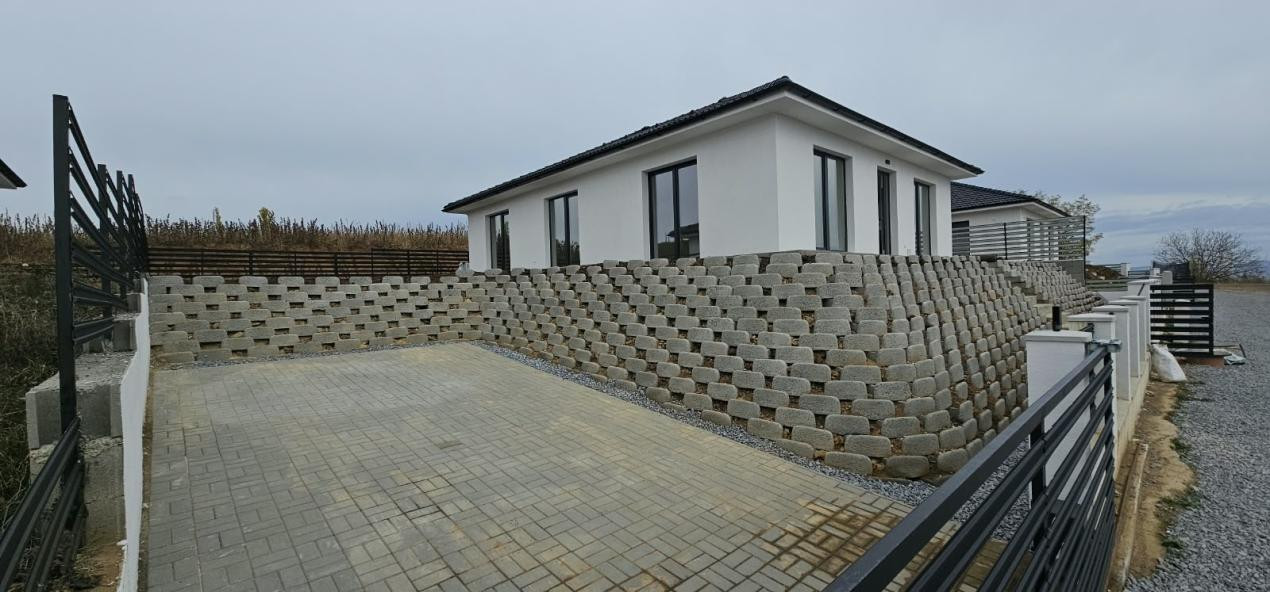 De închiriat casă finisată nouă- Zona Unirii (Gyerko Zita 0750259209)