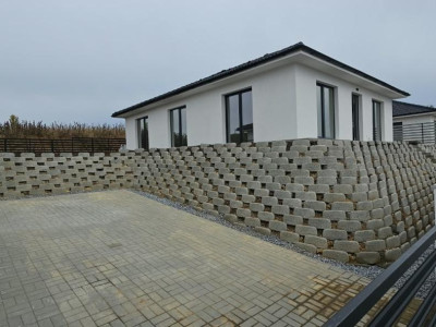 De închiriat casă finisată nouă- Zona Unirii (Gyerko Zita 0750259209)