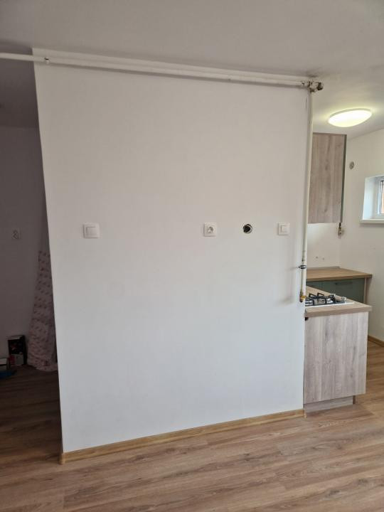 Garsoniera renovata etaj 4 