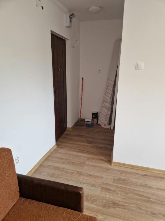 Garsoniera renovata etaj 4 