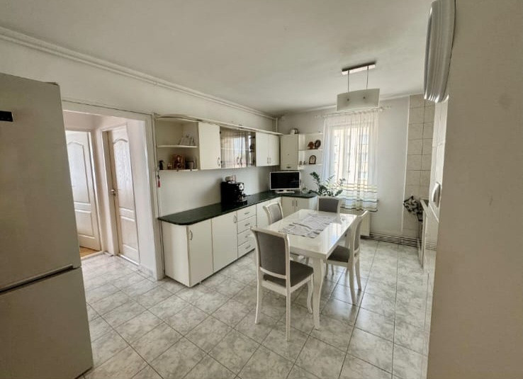 Apartament de vanzare Unirii-3 camere ( MELISA 0750407511)