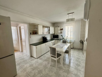 Apartament de vanzare Unirii-3 camere ( MELISA 0750407511)