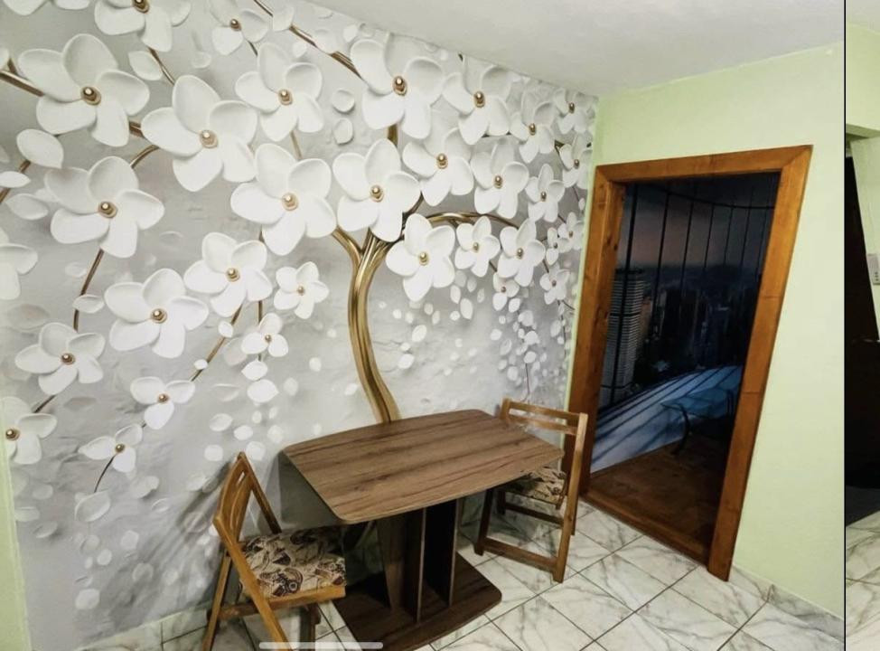  APARTAMENT CU 2 CAMERE, 7 Noiembrie.(Bianca-0750203100)