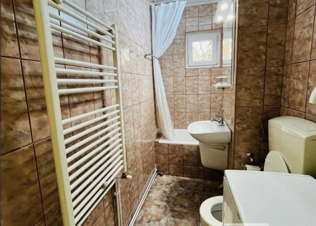  APARTAMENT CU 2 CAMERE, 7 Noiembrie.(Bianca-0750203100)