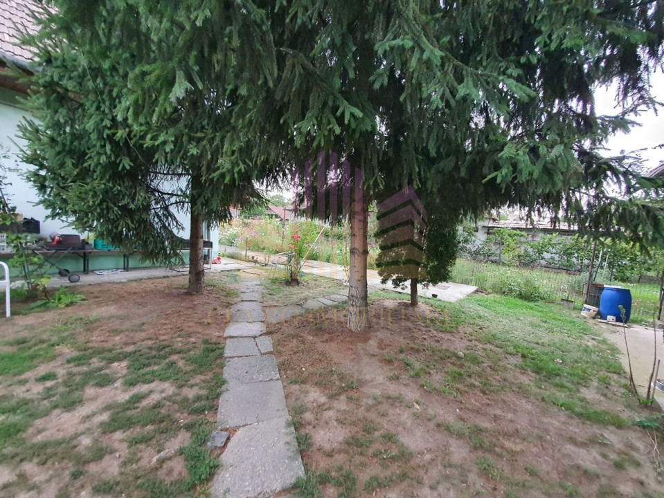 De vanzare casa pe strada Toamnei