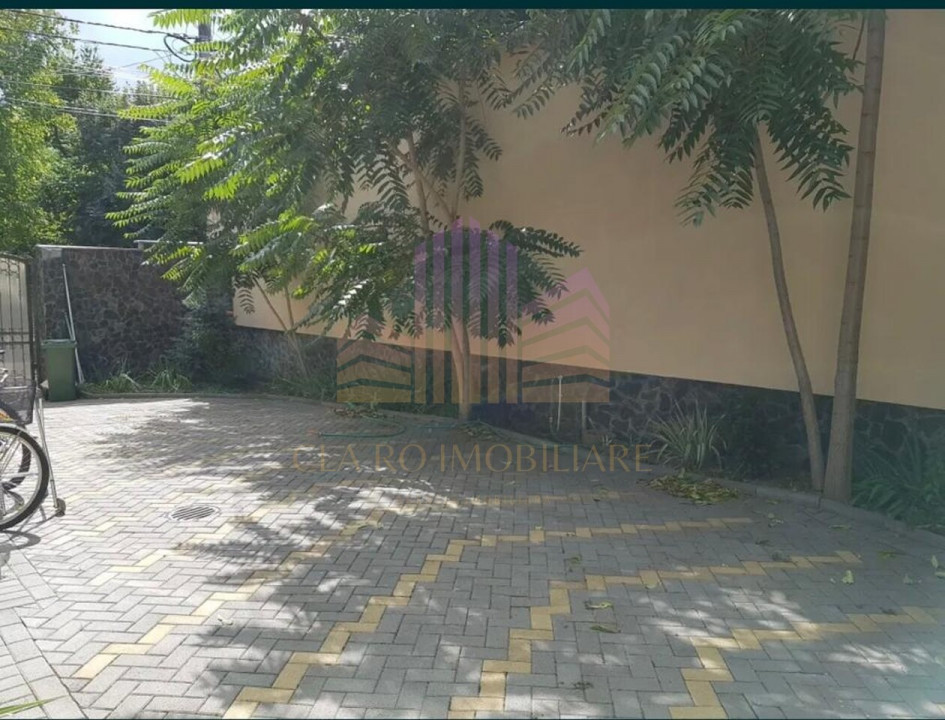 De vanzare casa zona Platoul Cornesti 