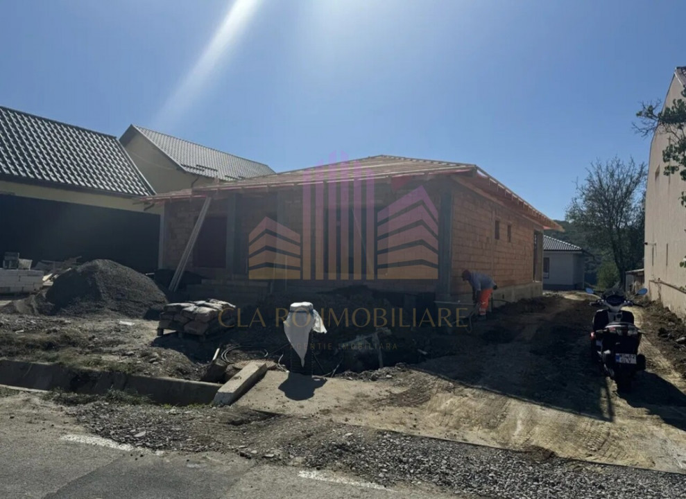 De vanzare casa cu 3 camere in Corunca 