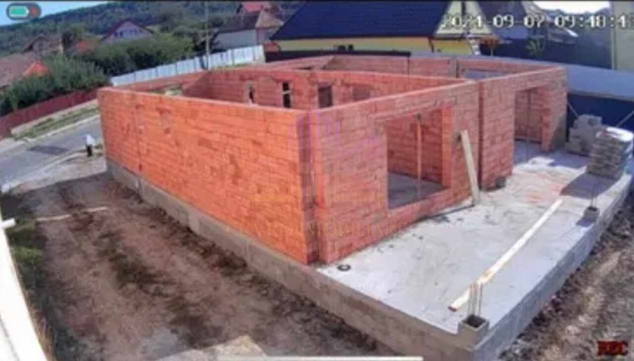 De vanzare casa cu 3 camere in Corunca 