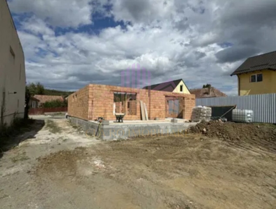 De vanzare casa cu 3 camere in Corunca 