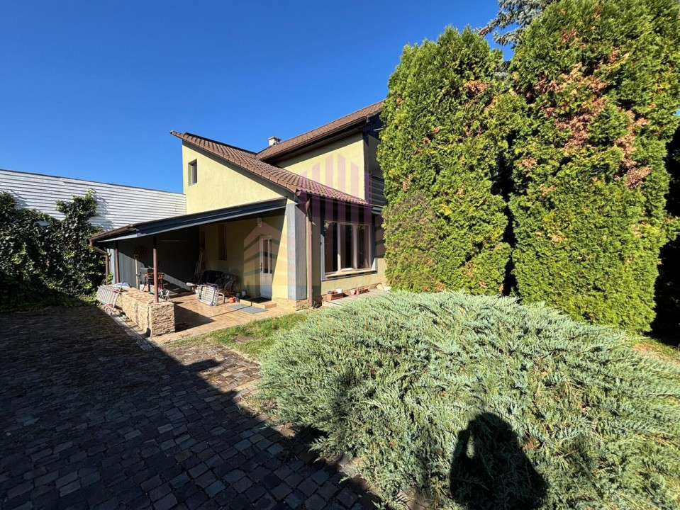 De vanzare vila in Santana de Mures cu o casa pe curte Principala 