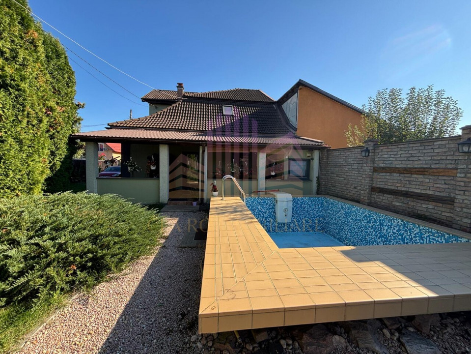 De vanzare vila in Santana de Mures cu o casa pe curte Principala 