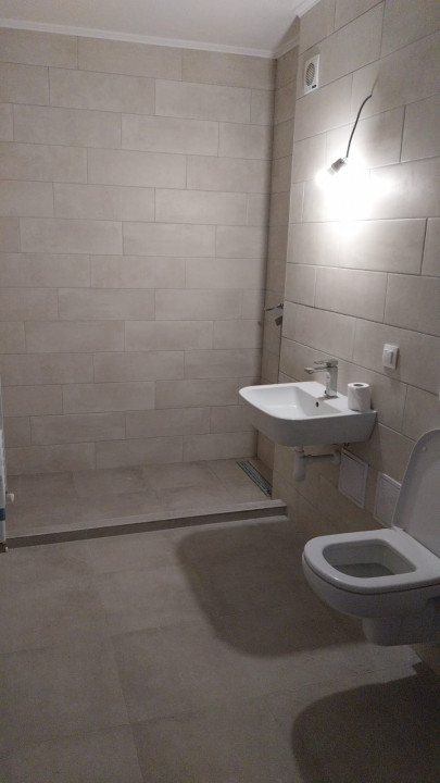 De inchiriat spatiu comercial Maurer